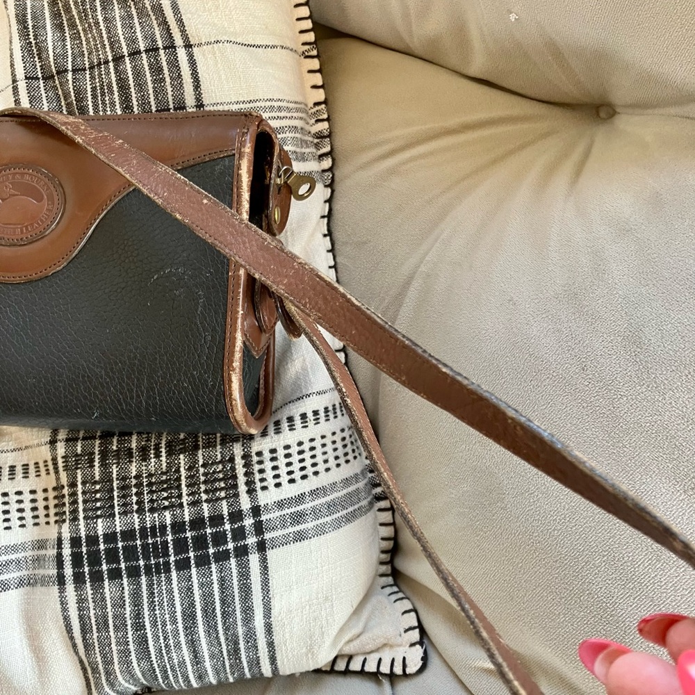 Dooney and Bourke Vintage Original Classic Black Leather Crossbody Bag - Picture 12 of 13